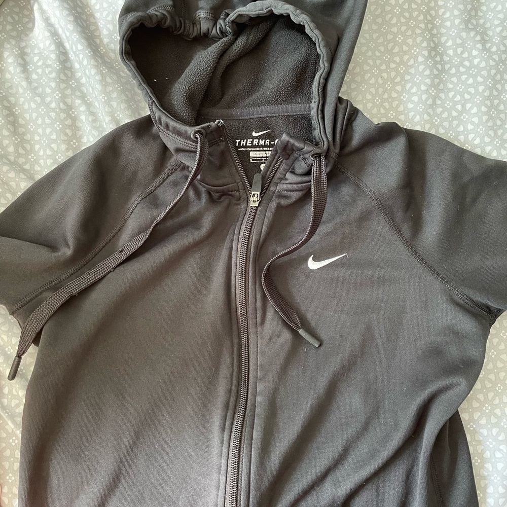NIKE ZIP UP SWEATER